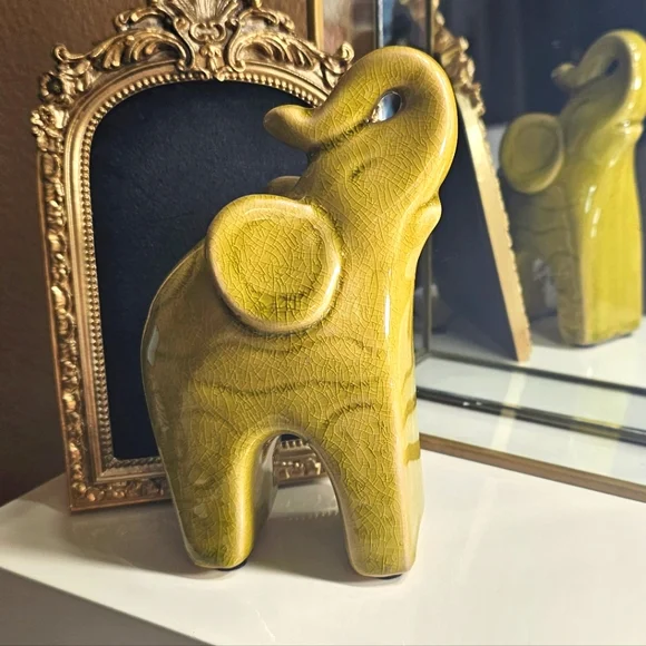 Elephant Ceramic Crackle Glazed Chartreuse Green Figurine - Picture 1 of 2